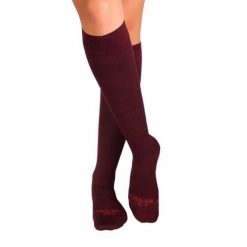 Skarpety uciskowe 3/4 długości z bawełny merceryzowanej, kolor bordowy. Czerwone skarpety OEM, bez wzorów, z bawełny. W wyprzedaży za 85.02 zł.