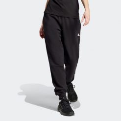Spodnie dresowe damskie ADIDAS Gym & Pilates. Czarne spodnie dresowe Adidas, s, bez wzorów, z bawełny, na fitness i siłownię. Za 179.99 zł.