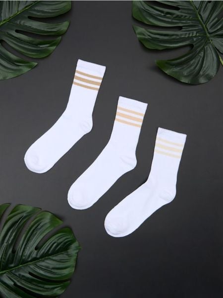 Skarpetki 3 pack - wielobarwny. Skarpety Sinsay, bez wzorów. Za 15.99 zł.