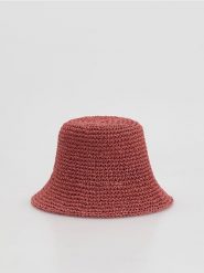 Pleciony kapelusz bucket - różowy. Czerwone kapelusze Reserved, bez wzorów. Za 79.99 zł.