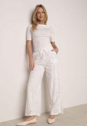 Białe Bawełniane Spodnie Szerokie Ażurowe w Stylu Boho z Haftem Ellanirae. Białe spodnie materiałowe Born2be, na co dzień, l, z aplikacjami, z bawełny. Za 129.99 zł.