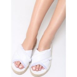 Białe Klapki Cerulean. Białe klapki Born2be, bez wzorów, bez obcasa, na płaskiej podeszwie. Za 29.99 zł.