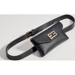 Saszetka na pasku - Czarny. Czarne torby na ramię Mohito, bez wzorów, bez dodatków. Za 69.99 zł.