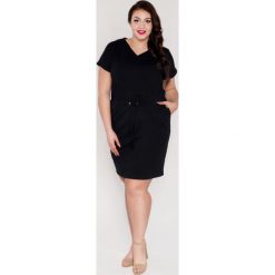 Czarna dresowa wiązana sukienka z trokami OVERSIZE PLUS SIZE wiosna lato. Czarne sukienki Moda Size Plus Iwanek, na co dzień, na lato, plus size, bez wzorów, z bawełny, sportowe, bez kołnierzyka, plus size, bez ramiączek, oversize. Za 129.90 zł.