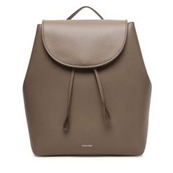 Plecak Calvin Klein. Brązowe plecaki Calvin Klein, bez wzorów. Za 649.99 zł.