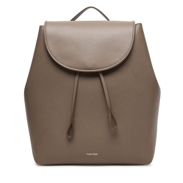 Plecak Calvin Klein. Brązowe plecaki Calvin Klein, bez wzorów. Za 551.99 zł.
