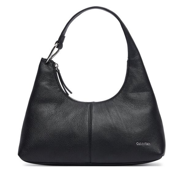 Torebka Calvin Klein. Czarne torebki klasyczne Calvin Klein, bez wzorów, bez dodatków. Za 899.99 zł.
