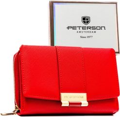 Poziomy portfel damski wykonany ze skóry ekologicznej w czerwonym kolorze - Peterson. Czerwone portfele Peterson, bez wzorów, ze skóry ekologicznej. Za 99.99 zł.