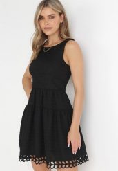 Czarna Taliowana Sukienka Mini z Ozdobną Koronką Veronisa. Czarne sukienki Born2be, na imprezę, m, bez wzorów, z koronki, wakacyjne, bez kołnierzyka, bez ramiączek, mini. Za 109.99 zł.