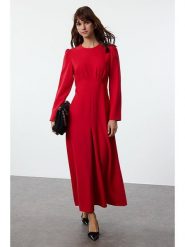 Trendyol Sukienka w kolorze czerwonym rozmiar: 38. Czerwone sukienki Trendyol, bez wzorów, bez kołnierzyka, bez ramiączek, maxi. Za 96.14 zł.