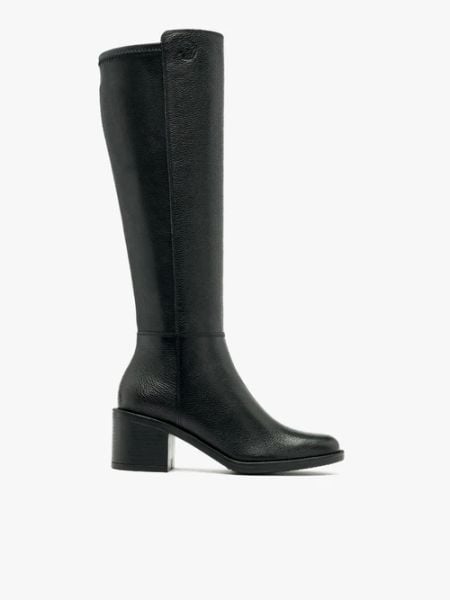 Czarne kozaki damskie. Czarne kozaki Brawo sp. z o.o., ze skóry, z okrągłym noskiem, bez obcasa, na obcasie, bez zapięcia. Za 599.99 zł.
