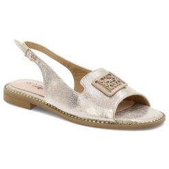 Sandały damskie S. Barski, na płaskim obcasie z eko skóry z ozdobą ze sprzączką, jasne złoto, KV51-082. Żółte sandały S.BARSKI, z aplikacjami, ze skóry, bez obcasa, na płaskiej podeszwie, bez zapięcia. Za 109.00 zł.