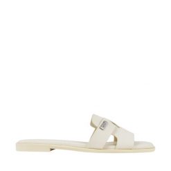Klapki damskie Lee Estill Slider Low 50251024 33F. Białe klapki Lee, bez wzorów, z gumy, bez obcasa, na płaskiej podeszwie. Za 120.99 zł.