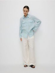 Lniana koszula - jasnoniebieski. Niebieskie koszule Reserved, l, bez wzorów, klasyczne, bez kołnierzyka, bez ramiączek. W wyprzedaży za 89.99 zł.