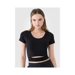 T-shirt crop top gładki damski 4F 4FRSS25TTSHF2695. Czarne t-shirty 4f, bez wzorów, z bawełny, bez kołnierzyka, bez ramiączek. Za 34.99 zł.