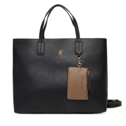 Torebka Tommy Hilfiger. Czarne torebki klasyczne TOMMY HILFIGER, bez wzorów, bez dodatków. Za 699.99 zł.