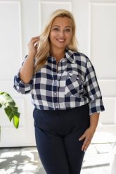Elegancka długa zapinana koszula w kratę PLUS SIZE XXL. Koszule Nasi partnerzy, plus size, bez wzorów, z wiskozy, eleganckie, bez kołnierzyka, plus size, bez ramiączek. Za 199.90 zł.