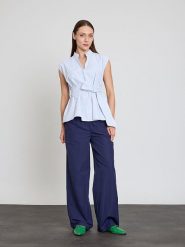 BGN Bluzka w kolorze błękitnym rozmiar: 38. Niebieskie bluzki BGN, bez wzorów, z tkaniny, bez kołnierzyka, bez ramiączek. Za 86.99 zł.