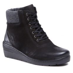 Trzewiki Go Soft. Czarne botki GO SOFT, bez wzorów, bez obcasa, na koturnie, bez zapięcia. Za 169.99 zł.