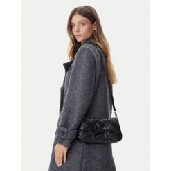 Torebka Emporio Armani. Brązowe listonoszki Emporio Armani, bez wzorów, bez dodatków. Za 869.99 zł.