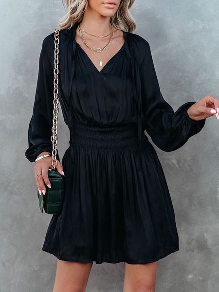 Milan Kiss Sukienka w kolorze czarnym rozmiar: M. Czarne sukienki Milan Kiss, m, bez wzorów, bez kołnierzyka, bez ramiączek, mini, rozkloszowane. Za 86.99 zł.