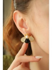 L'Atelier de Gaia Pozłacane kolczyki-wkrętki z onyksem i cyrkoniami rozmiar: onesize. Czarne kolczyki L'Atelier de Gaia, z cyrkonią, pozłacane. Za 69.99 zł.