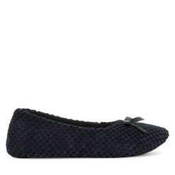 Kapcie Home & Relax. Czarne obuwie domowe Home & Relax, bez wzorów, bez zapięcia. Za 49.99 zł.