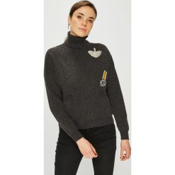 Silvian Heach - Sweter. Szare golfy Silvian Heach, m, z dzianiny, z krótkim rękawem. W wyprzedaży za 319.90 zł.