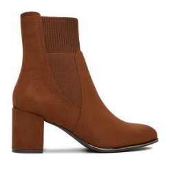Botki JENNY. Brązowe botki Jenny, bez wzorów, bez obcasa, na słupku, bez zapięcia. Za 159.99 zł.