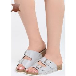 Szare Skórzane Klapki First Movement. Szare klapki Born2be, bez wzorów, ze skóry, bez obcasa, na płaskiej podeszwie. Za 54.99 zł.