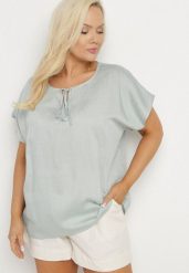 Jasnozielona Bluzka z Wiskozą Wiązana przy Dekolcie Dovarelle. Zielone bluzki Born2be, plus size, bez wzorów, z jeansu, eleganckie, bez kołnierzyka, plus size, bez ramiączek. W wyprzedaży za 38.24 zł.