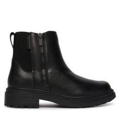 Botki Clarks. Czarne botki Clarks, bez wzorów, bez obcasa, na płaskiej podeszwie, bez zapięcia. Za 569.99 zł.