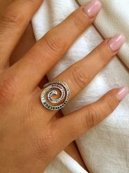 DI GIORGIO Srebrny pierścionek z cyrkoniami rozmiar: 60. Szare pierścionki DI GIORGIO, z cyrkonią, srebrne. Za 174.02 zł.