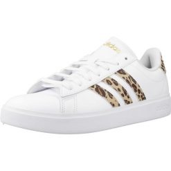 Buty ADIDAS GRAND COURT 2.0 Biały. Białe trekkingi Adidas, z syntetyku, trekkingowe. W wyprzedaży za 351.75 zł.