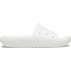 Klapki plażowe dla dorosłych Crocs Classic Slide V2. Białe klapki Crocs, bez wzorów, bez obcasa. W wyprzedaży za 109.00 zł.