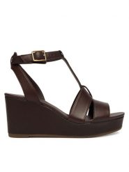 Clarks Sandały Sabina Hope 26186104 Brązowy. Brązowe sandały Clarks, bez wzorów, ze skóry, bez obcasa, na koturnie, bez zapięcia. Za 469.99 zł.