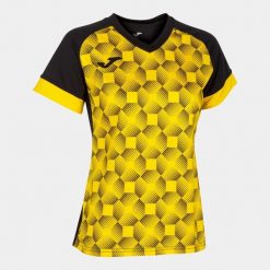 Koszulka do piłki nożnej damska Joma Supernova III. Czarne bluzki Joma, l, bez wzorów, sportowe, bez kołnierzyka, bez ramiączek. W wyprzedaży za 83.00 zł.