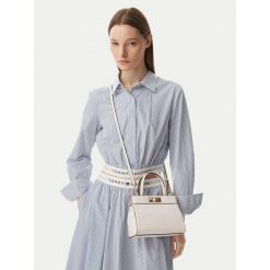 Torebka Tommy Hilfiger. Białe torebki klasyczne TOMMY HILFIGER, bez wzorów, bez dodatków. Za 569.99 zł.