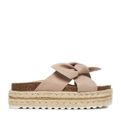 Klapki DeeZee. Brązowe klapki DeeZee, bez wzorów, bez obcasa. Za 139.99 zł.