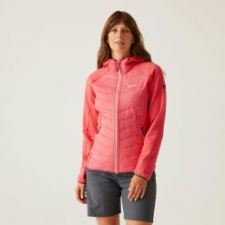 Andreson VIII Hybrid damska wodoodporna sportowa pikowana kurtka. Czerwone kurtki sportowe Regatta, bez wzorów, z puchu, bez kaptura, trekkingowe. W wyprzedaży za 189.99 zł.