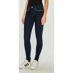 Tommy Hilfiger - Jeansy Como. Niebieskie jeansy TOMMY HILFIGER, bez wzorów. W wyprzedaży za 219.90 zł.