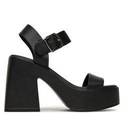 Sandały DeeZee. Czarne sandały DeeZee, bez wzorów, bez obcasa, na słupku, bez zapięcia. Za 149.99 zł.