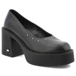 Półbuty damskie Karino, na wysokim klocku eleganckie skórzane z dżetami wsuwane z okrągłym noskiem, czarne licowe, 5648-126-P. Czarne półbuty wsuwane Karino, z aplikacjami, ze skóry, eleganckie, z okrągłym noskiem, bez obcasa, na obcasie, bez zapięcia. Za 433.99 zł.