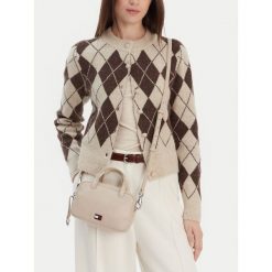 Torebka Tommy Jeans. Białe torebki klasyczne Tommy Jeans, bez wzorów, z jeansu, bez dodatków. Za 315.99 zł.