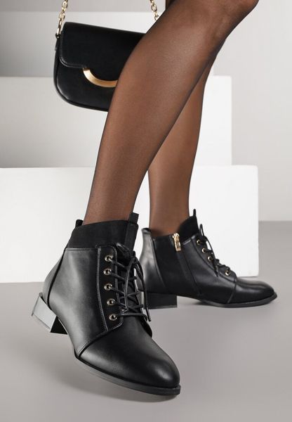 Czarne Botki Trzewiki Vices Ozdobione Przeszyciami Vamine. Czarne botki Renee, bez wzorów, z jeansu, bez obcasa, na płaskiej podeszwie, bez zapięcia. Za 109.99 zł.