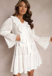 Biała Mini Sukienka o Rozkloszowanym Kroju z Falbankami i Materiałowym Paskiem w Talii Fiorfa. Białe sukienki Renee, na lato, l, bez wzorów, z materiału, eleganckie, bez kołnierzyka, bez ramiączek, mini, rozkloszowane. Za 59.99 zł.