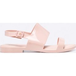 Melissa - Sandały Classy. Czerwone sandały Melissa, bez wzorów, z gumy, bez obcasa, na płaskiej podeszwie, bez zapięcia. W wyprzedaży za 99.90 zł.