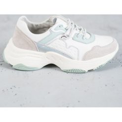 Vinceza szare Sznurowane Obuwie Sportowe. Szare trampki VINCEZA, bez wzorów, ze skóry, bez zapięcia. W wyprzedaży za 179.00 zł.