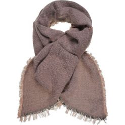 SZALIK DAMSKI. Czerwone szaliki TOP SECRET, bez wzorów, z dzianiny, eleganckie. W wyprzedaży za 24.99 zł.