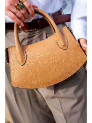 Victor & Hugo Paris Skórzana torebka "Versailles" w kolorze beżowym - 25,5 x 14,5 x 6,5 cm rozmiar: onesize. Brązowe torby na ramię Victor & Hugo Paris, bez wzorów, z materiału, przez ramię, bez dodatków. Za 361.99 zł.